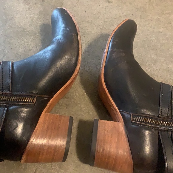 Freebird by Steven size 9 leather ankle booties - Picture 8 of 10